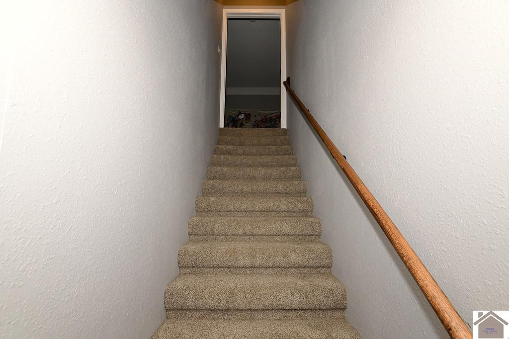1706 Lane-a Road Paducah, KY 42003 - Photo 6 of 23 Stairs
