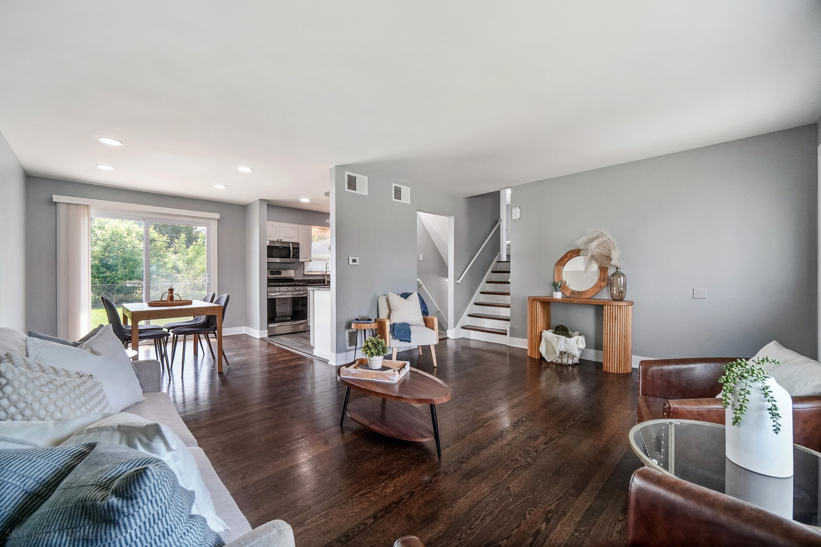 10403 Barnard Drive Chicago Ridge, IL 60415 - Photo 4 of 21