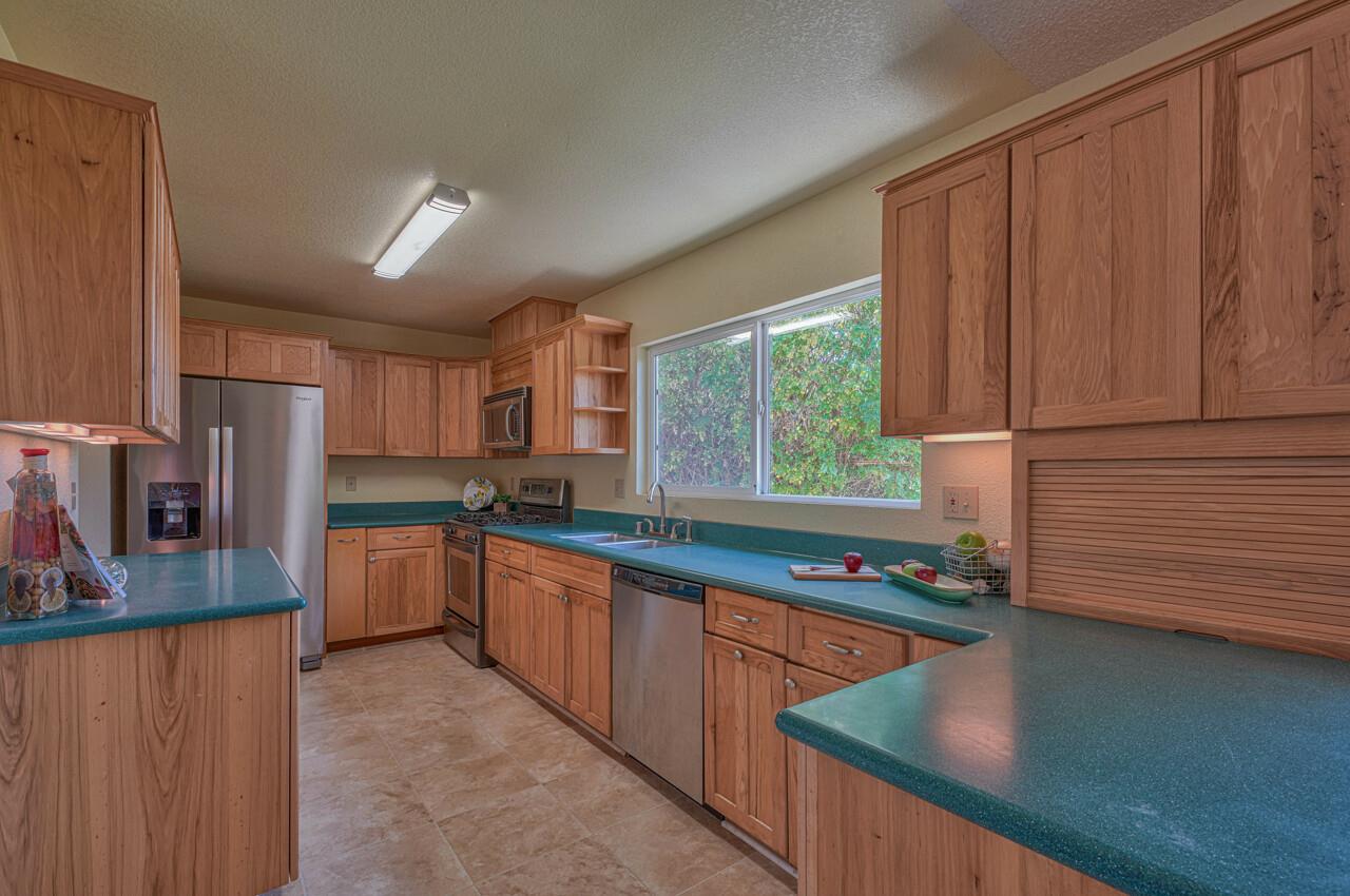 9423 Willow Oak Road Salinas, CA 93907 - Photo 15 of 37 Gallery Image 15
