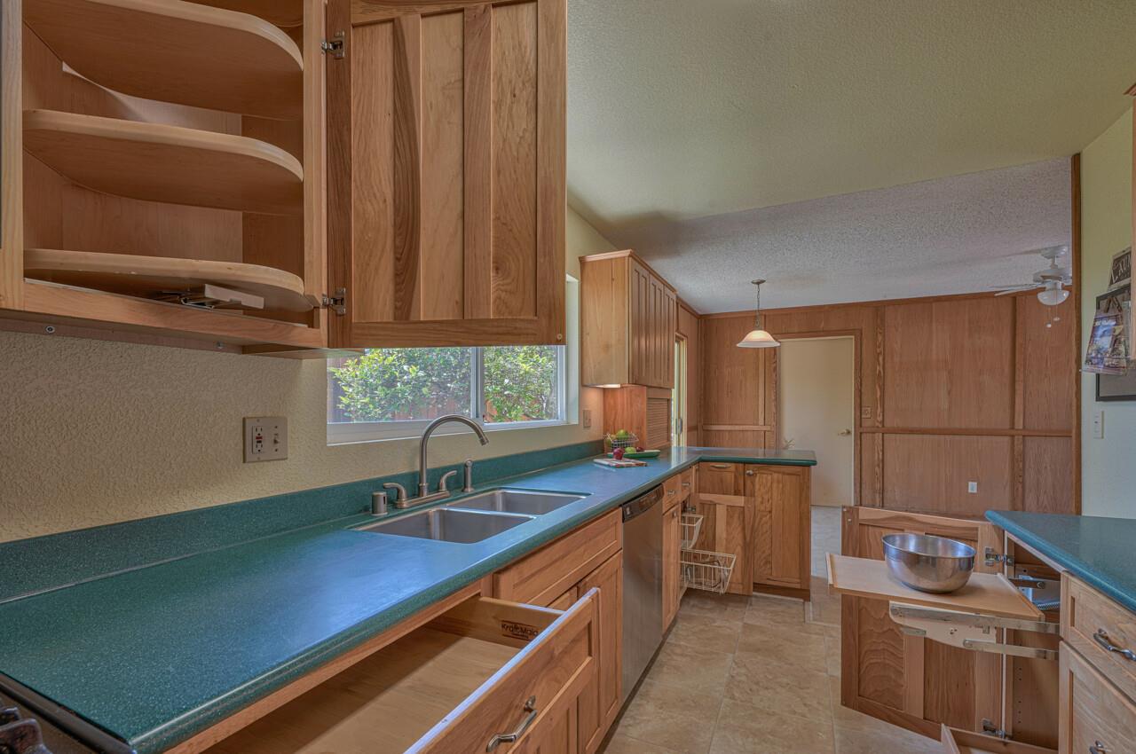 9423 Willow Oak Road Salinas, CA 93907 - Photo 16 of 37 Gallery Image 16