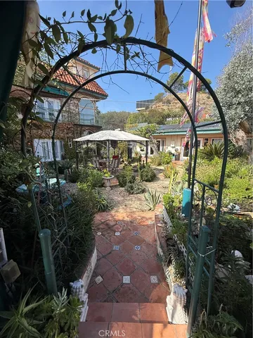 $1,300 | 2515 Crest View Drive, Unit ADU #2, Los Angeles, CA 90046