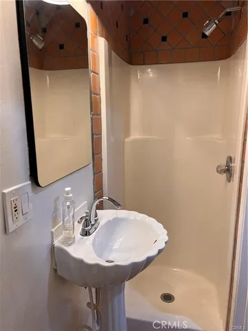 $1,300 | 2515 Crest View Drive, Unit ADU #2, Los Angeles, CA 90046