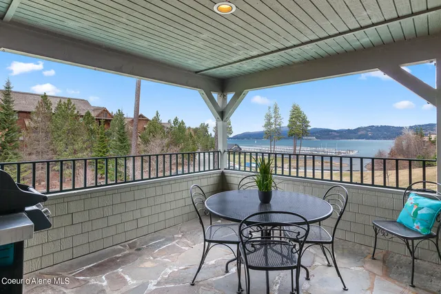 $709,000 | 4732 South Arrow Point Drive, Unit 101, Harrison, ID 83833