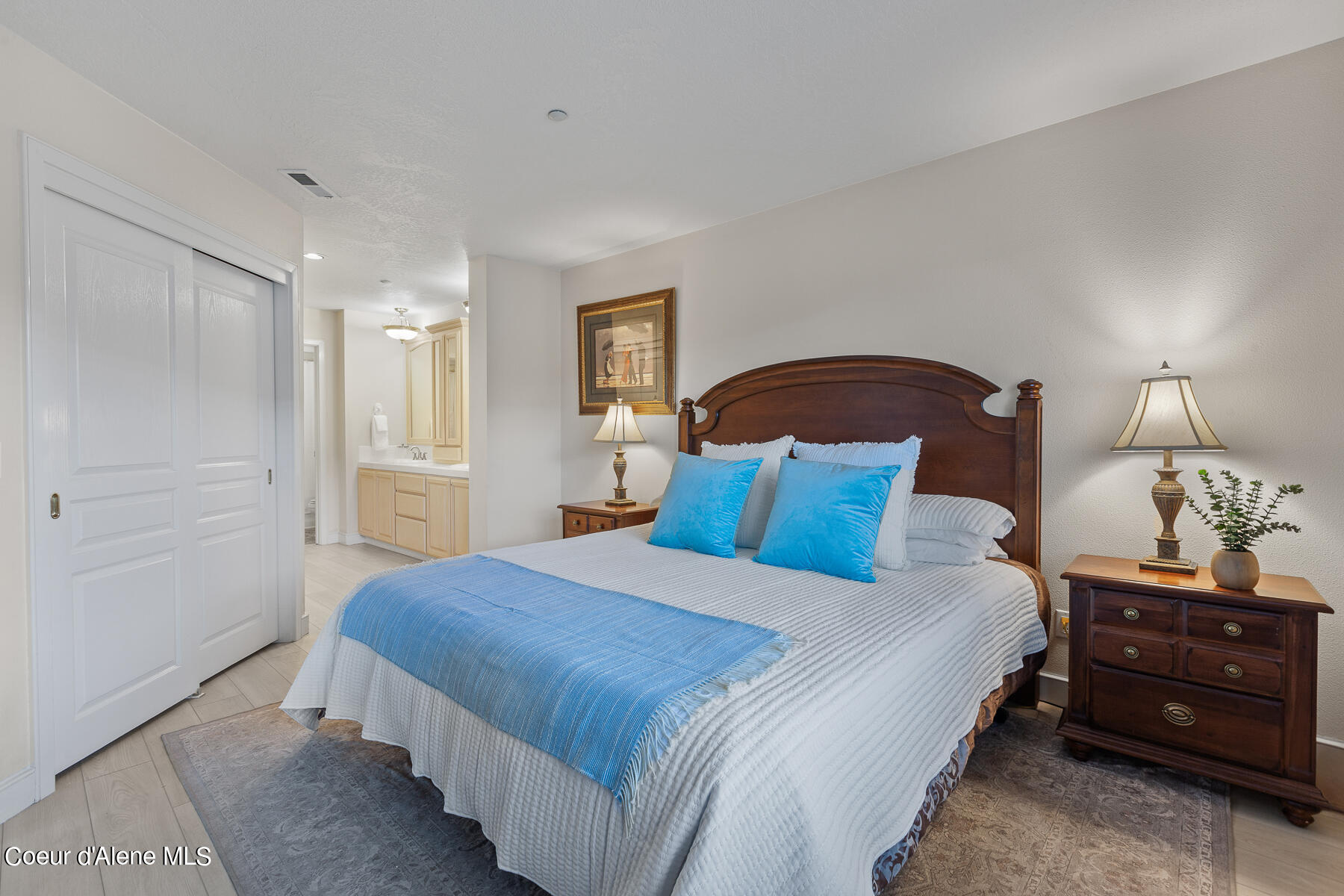 4732 South Arrow Point Drive, Unit 101 Harrison, ID 83833 - Photo 11 of 31 ArrowPoint Principle Bedroom