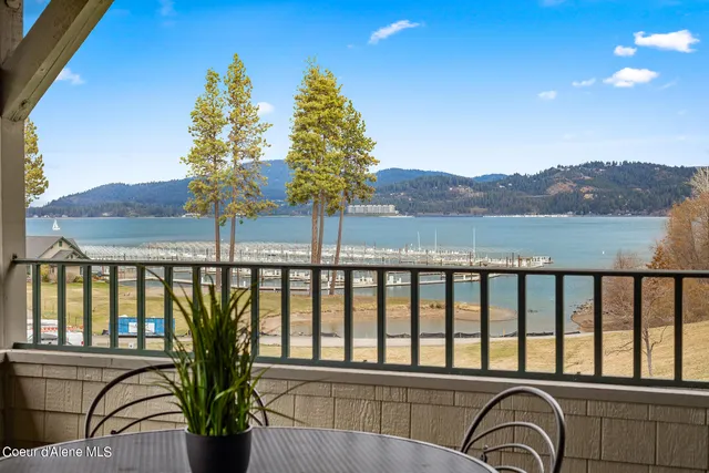 $709,000 | 4732 South Arrow Point Drive, Unit 101, Harrison, ID 83833