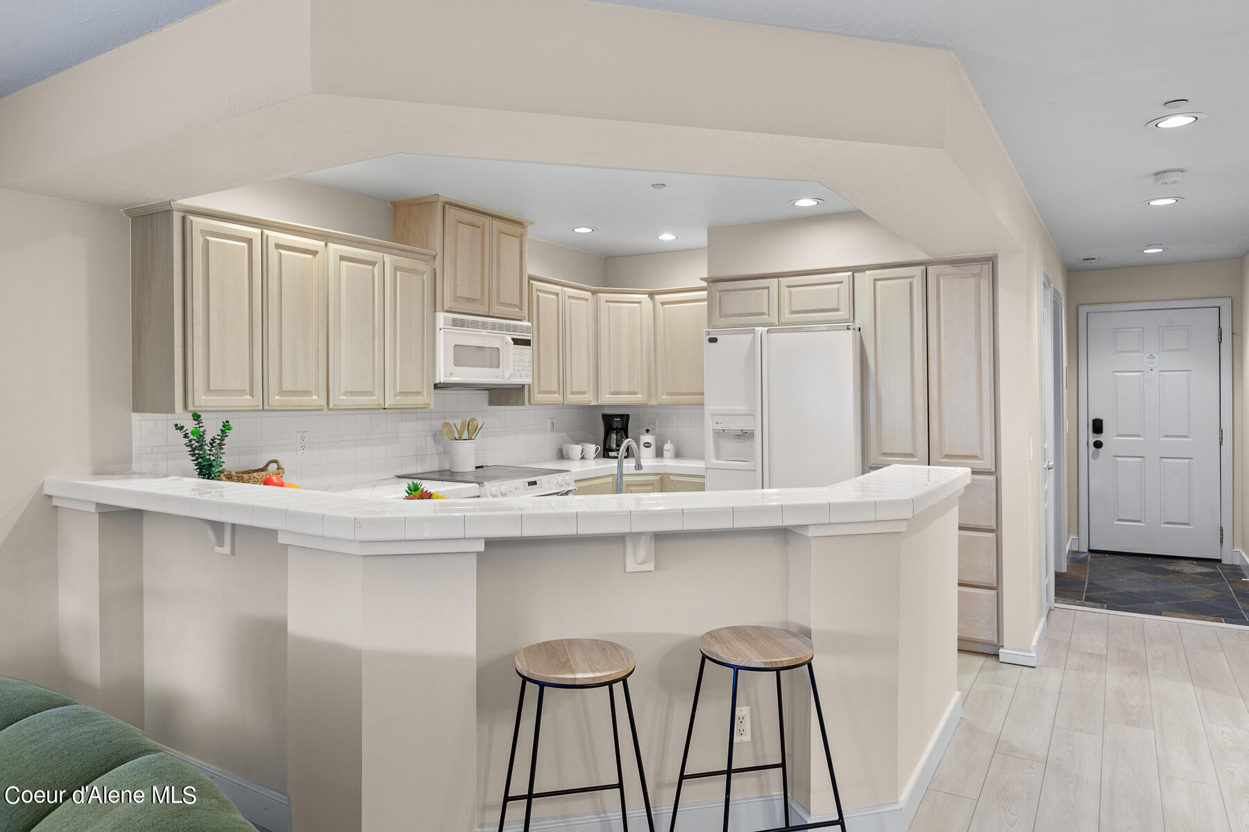 4732 South Arrow Point Drive, Unit 101 Harrison, ID 83833 - Photo 7 of 31 ArrowPoint All Appliances