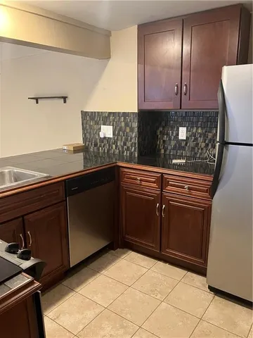 $82,500 | 449 West 104th Street, Unit E, Kansas City, MO 64114