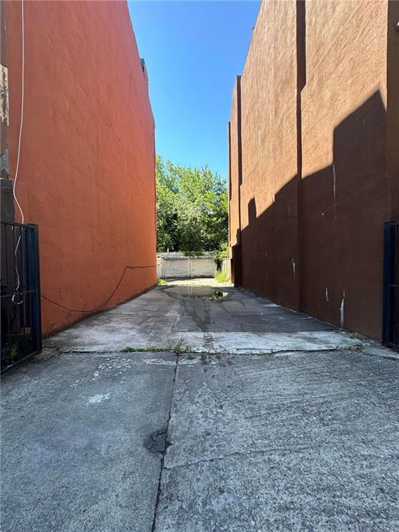 536 Monroe Street Brooklyn, NY 11221 - Photo 4 of 6 a backyard of a house