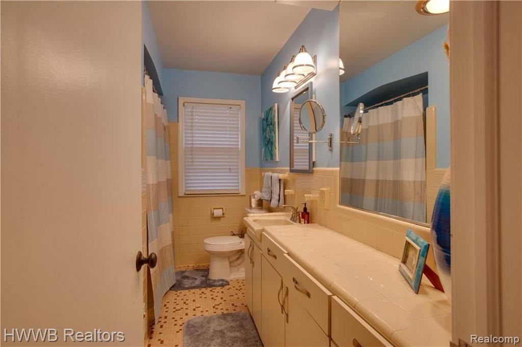 18134 Riverside Drive Beverly Hills, MI 48025 - Photo 20 of 34