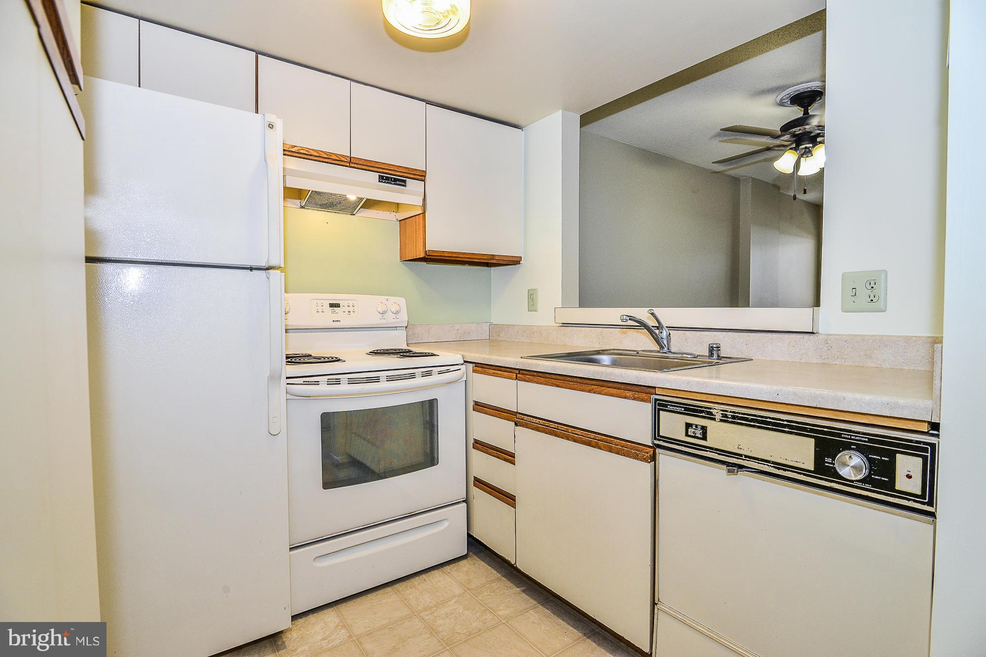 1951 Sagewood Lane, Unit 212 Reston, VA 20191 - Photo 8 of 19 Kitchen