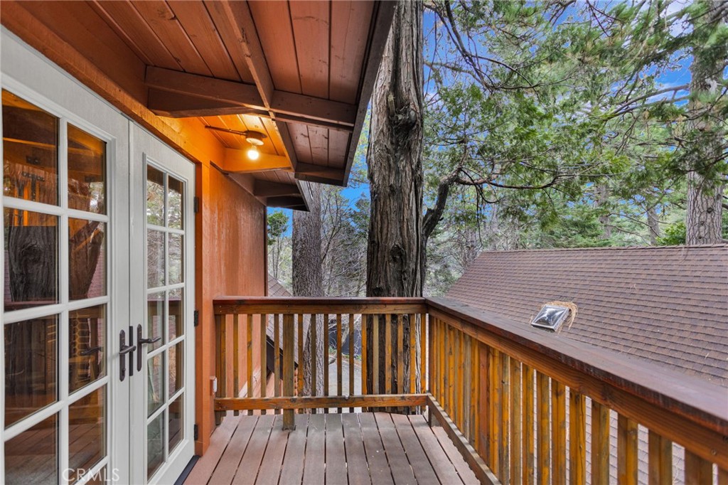 788 Buckingham Square Lake Arrowhead, CA 92352 - Photo 18 of 61 a view of balcony with wooden floor and fence