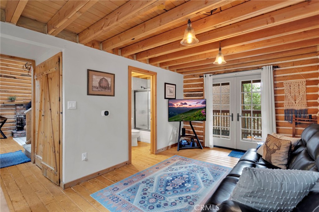 788 Buckingham Square Lake Arrowhead, CA 92352 - Photo 28 of 61 a living room with furniture and a flat screen tv
