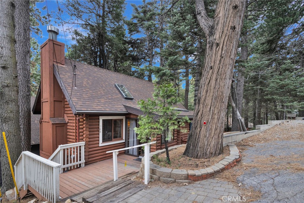 788 Buckingham Square Lake Arrowhead, CA 92352 - Photo 58 of 61 a view of outdoor space and deck