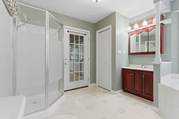 $550,000 | 585 Bell Point Road, Laceys Spring, AL 35754
