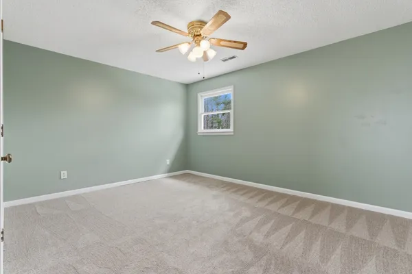 $550,000 | 585 Bell Point Road, Laceys Spring, AL 35754