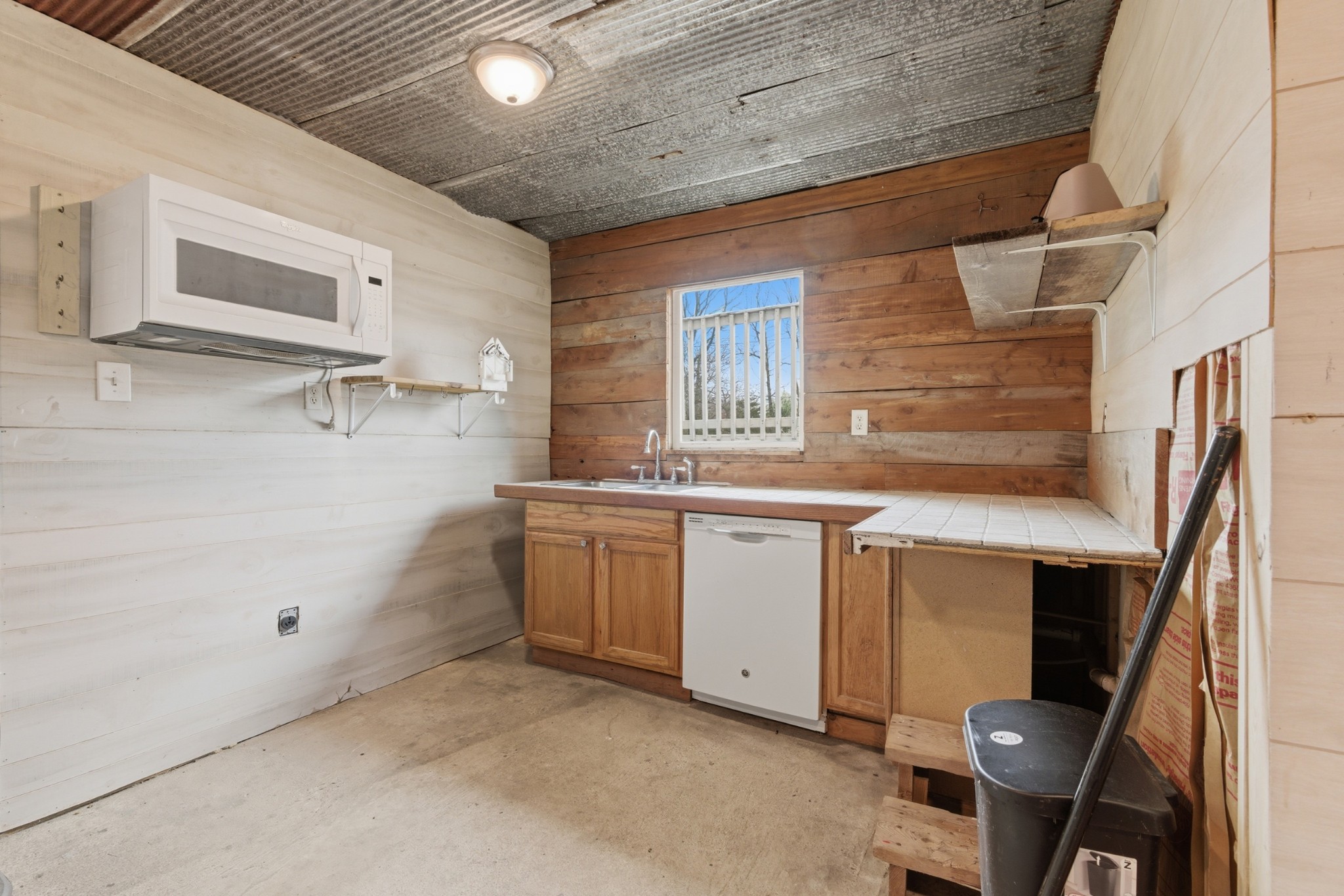 585 Bell Point Road Laceys Spring, AL 35754 - Photo 32 of 46