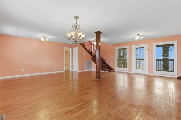 $550,000 | 585 Bell Point Road, Laceys Spring, AL 35754