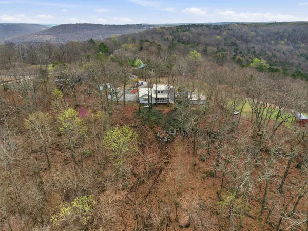 $550,000 | 585 Bell Point Road, Laceys Spring, AL 35754