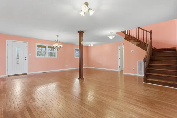 $550,000 | 585 Bell Point Road, Laceys Spring, AL 35754