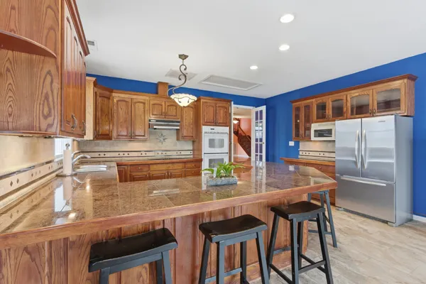 $550,000 | 585 Bell Point Road, Laceys Spring, AL 35754