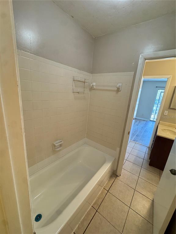 4411 Southwest 34th Street, Unit 1001 Gainesville, FL 32608 - Photo 12 of 20 a bathroom with a bathtub