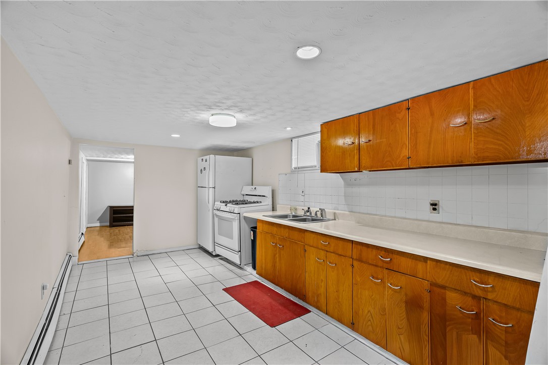 220 Bay View Avenue Cranston, RI 02905 - Photo 20 of 32