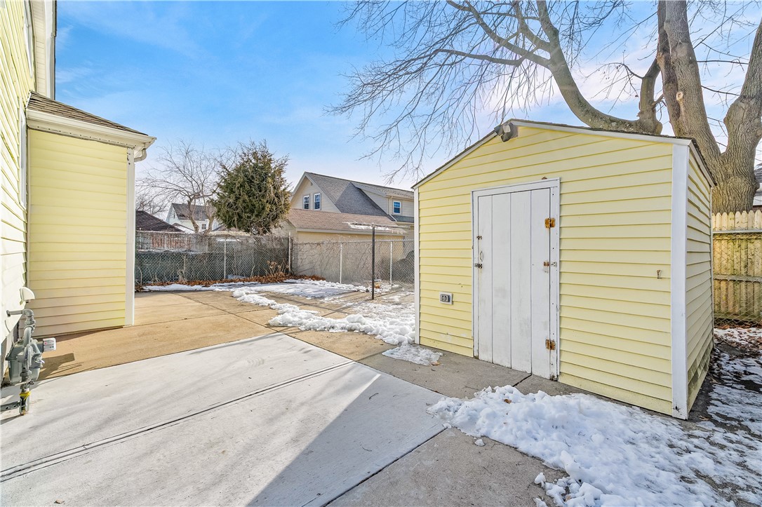 220 Bay View Avenue Cranston, RI 02905 - Photo 4 of 32