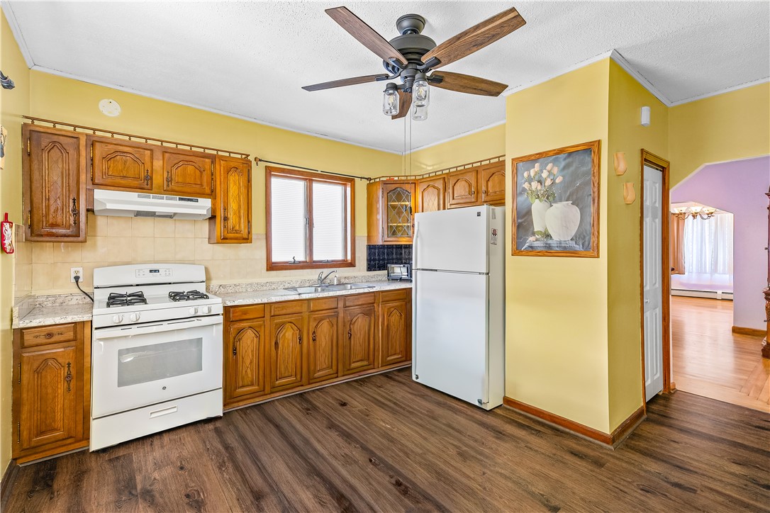 220 Bay View Avenue Cranston, RI 02905 - Photo 5 of 32