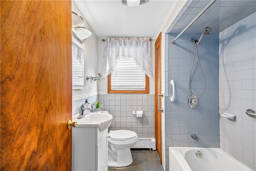 220 Bay View Avenue Cranston, RI 02905 - Photo 7 of 32