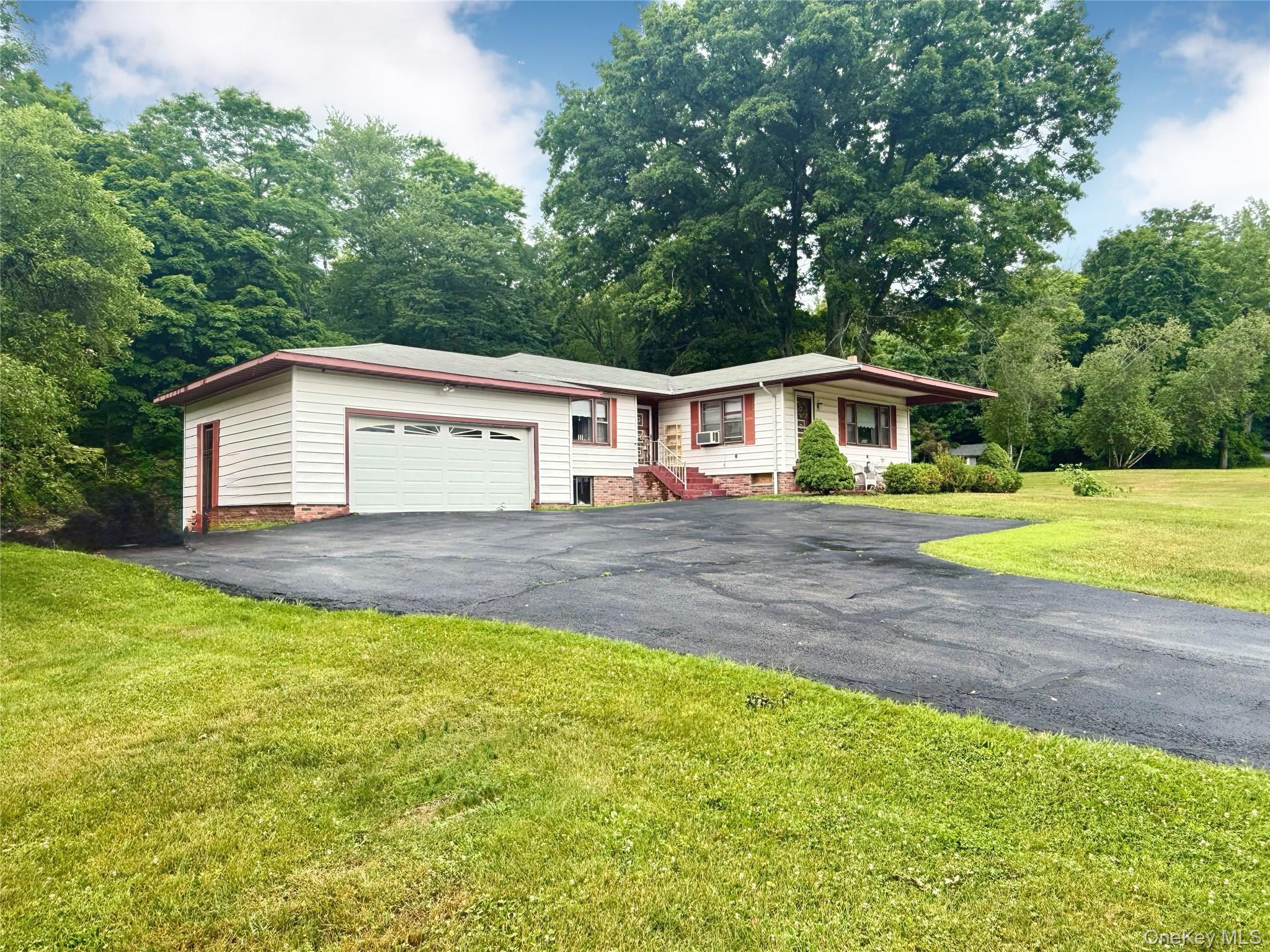646 Oak Summit Road Millbrook, NY 12545 - Photo 5 of 36