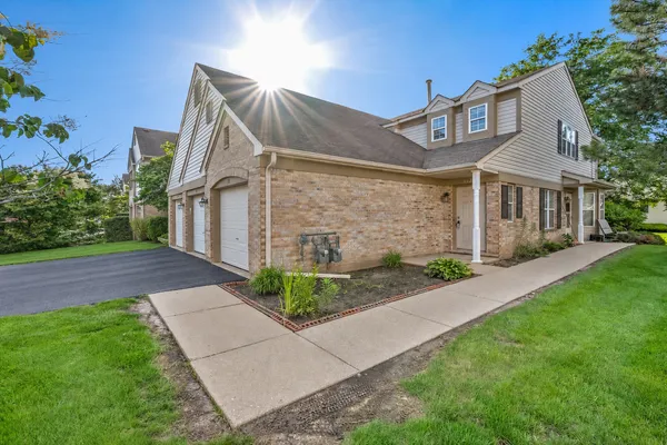 $250,000 | 382 Crystal Ridge Drive, Unit 382, Crystal Lake, IL 60012