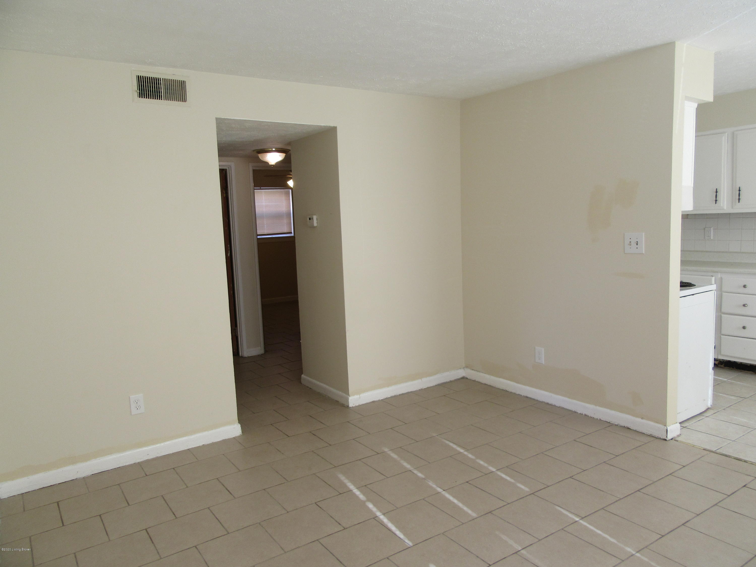 3100 Fordhaven Road Louisville, KY 40214 - Photo 5 of 15 IMG_5686