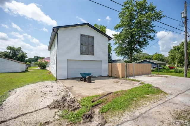 $199,000 | 209 Charles Street, Gillespie, IL 62033