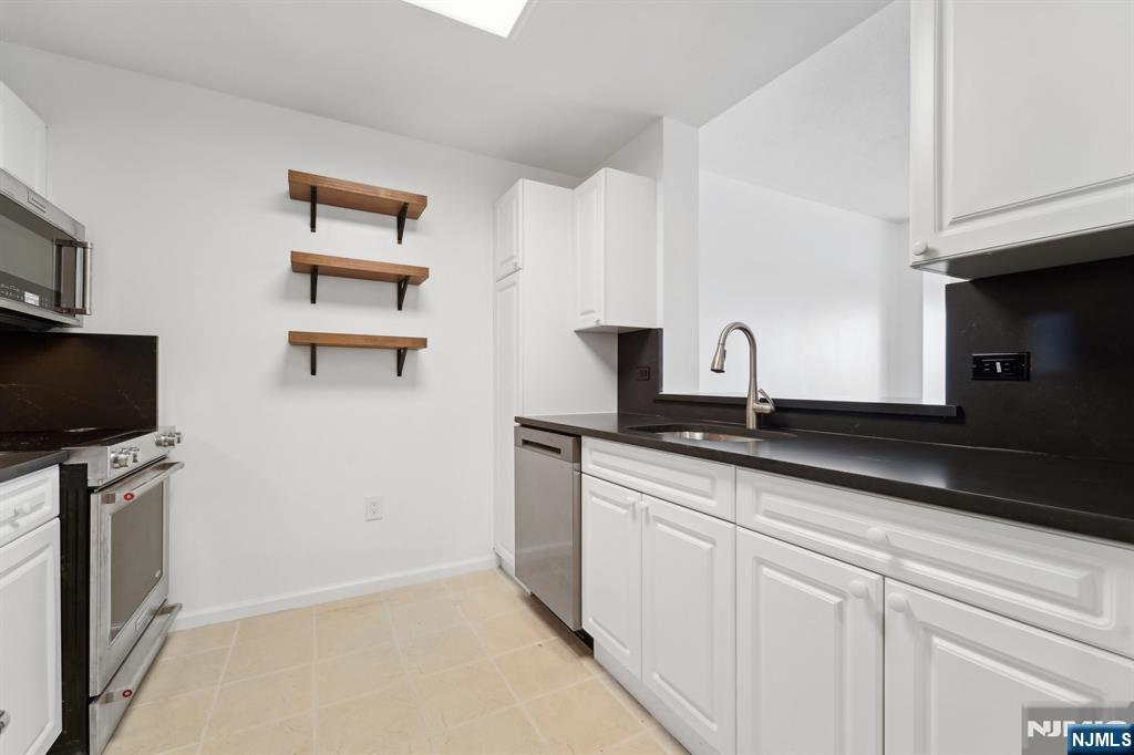 110 City Place Edgewater, NJ 07020 - Photo 8 of 44