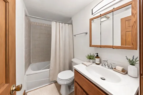 $375,000 | 225 East Lincoln Avenue, Glendale Heights, IL 60139