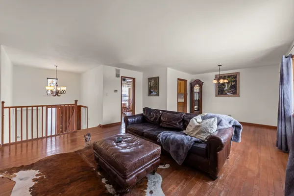 $375,000 | 225 East Lincoln Avenue, Glendale Heights, IL 60139