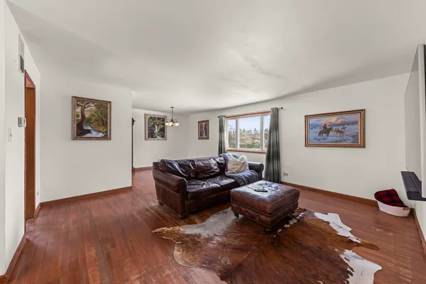 $375,000 | 225 East Lincoln Avenue, Glendale Heights, IL 60139
