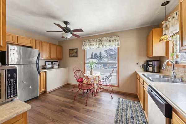 $375,000 | 225 East Lincoln Avenue, Glendale Heights, IL 60139