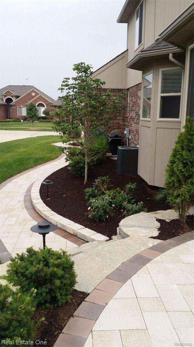 16235 Moore Park Road Macomb, MI 48044 - Photo 9 of 56 Moore Park Pictures.jpg