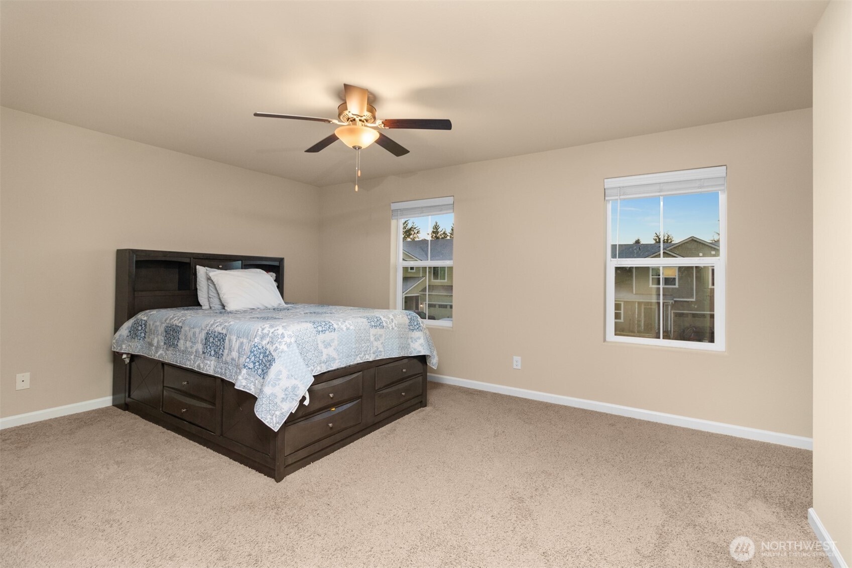 985 Riley Drive East Enumclaw, WA 98022 - Photo 17 of 33 a bedroom with a bed lamp and a ceiling fan