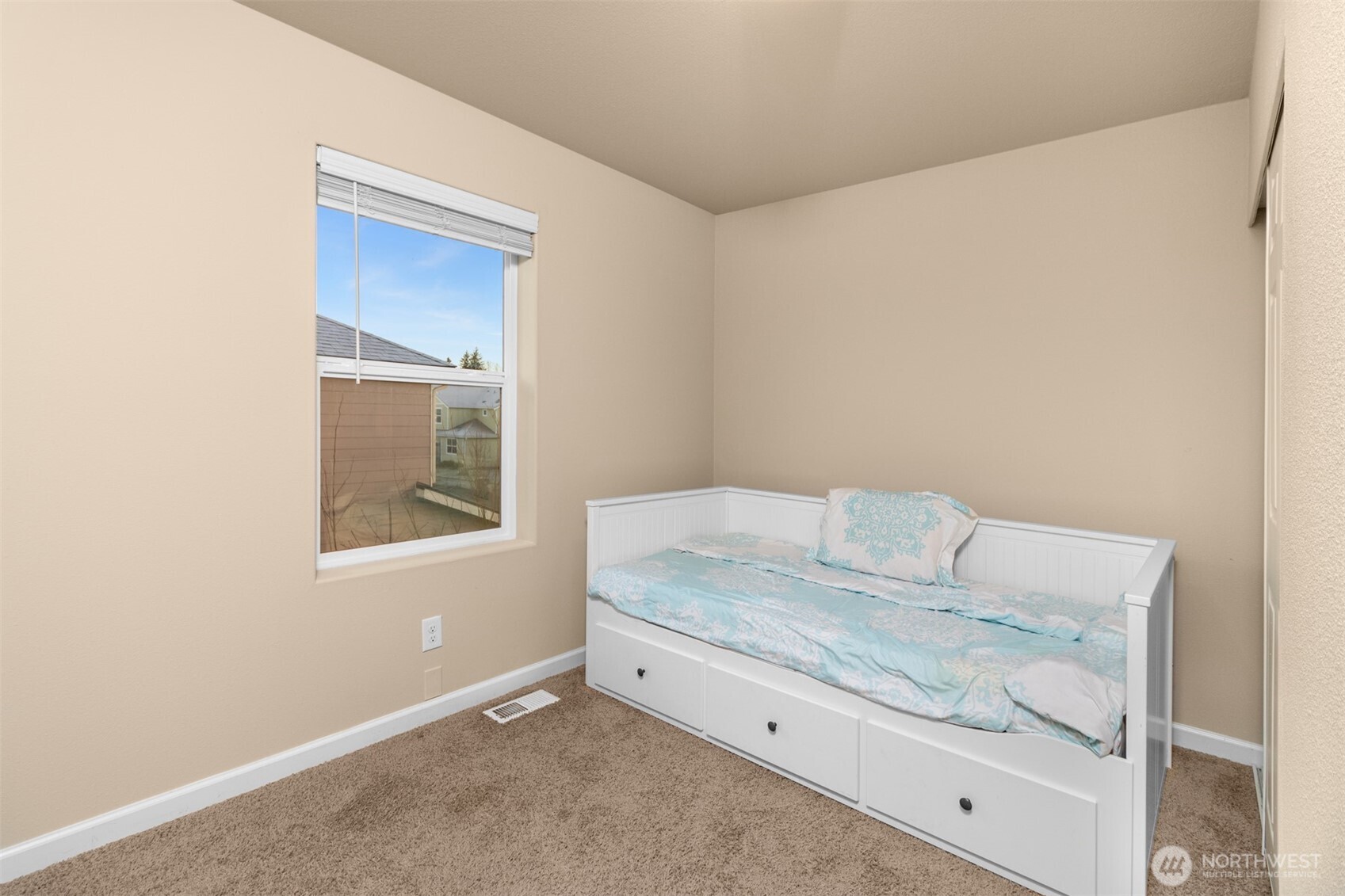 985 Riley Drive East Enumclaw, WA 98022 - Photo 25 of 33 a living room with furniture and a window
