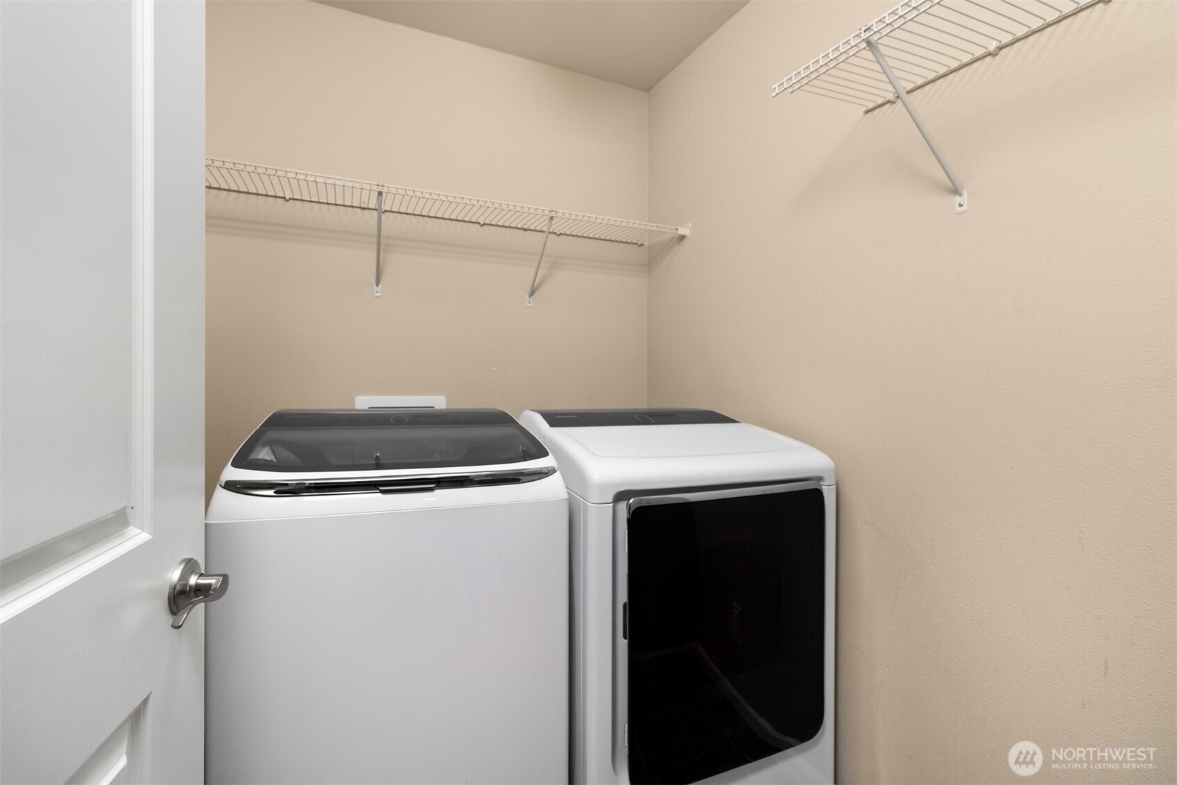 985 Riley Drive East Enumclaw, WA 98022 - Photo 27 of 33 a utility room with dryer and washer
