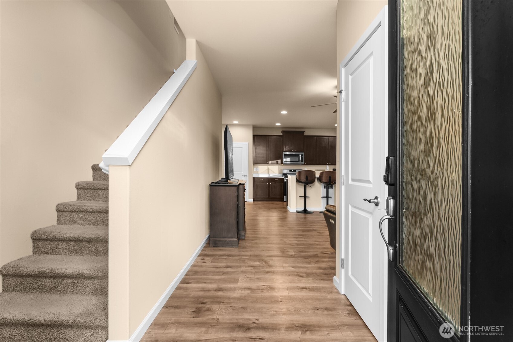 985 Riley Drive East Enumclaw, WA 98022 - Photo 3 of 33 a view of a living room with furniture