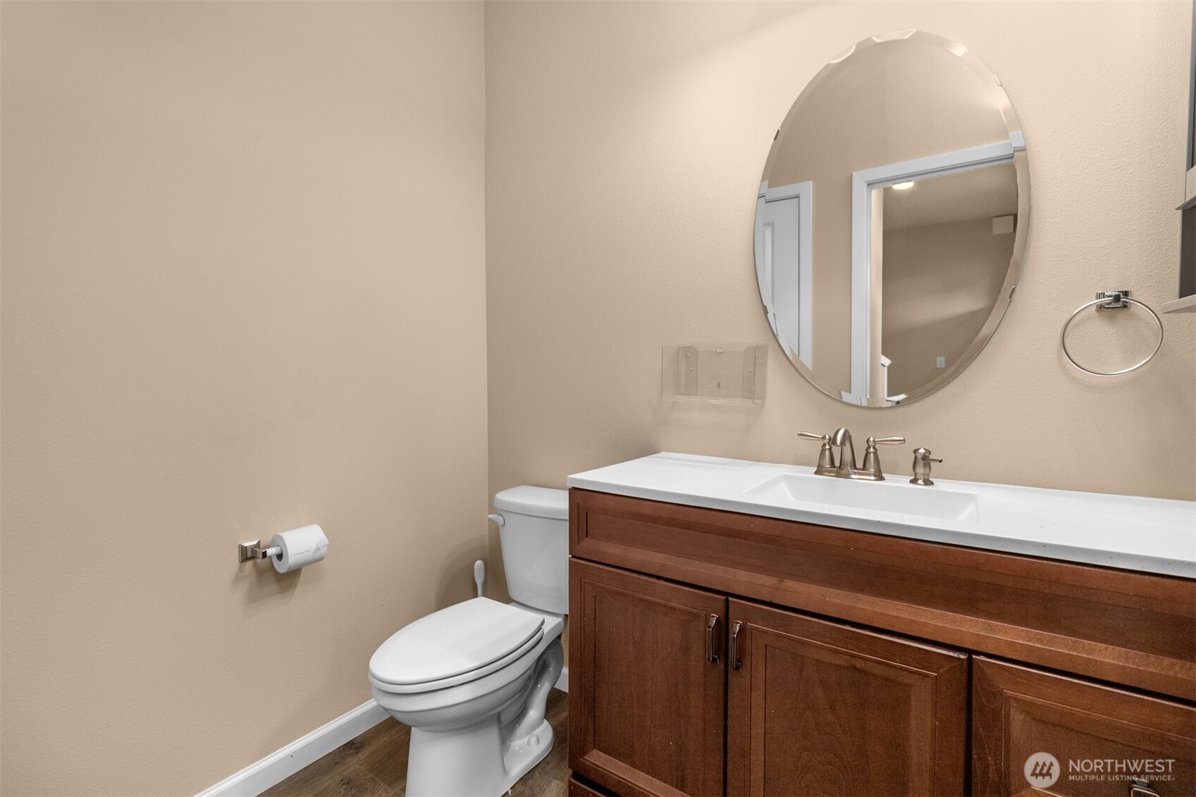 985 Riley Drive East Enumclaw, WA 98022 - Photo 10 of 33 a bathroom with a toilet a sink and mirror