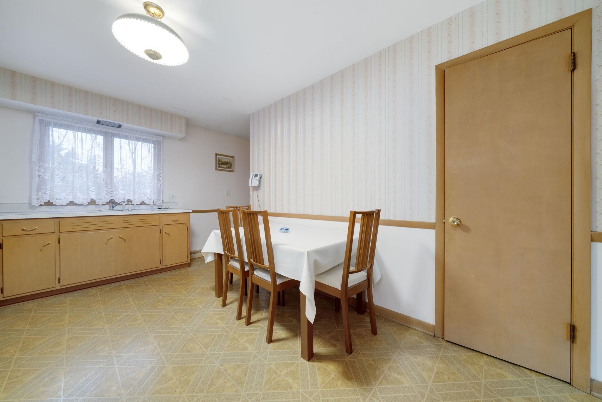 3816 Shirley Road Rockford, IL 61108 - Photo 31 of 31 a dining room with furniture and window