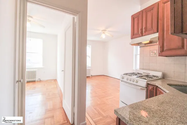 $2,750 | 44 West 9th Street, Unit 2F | Red Hook