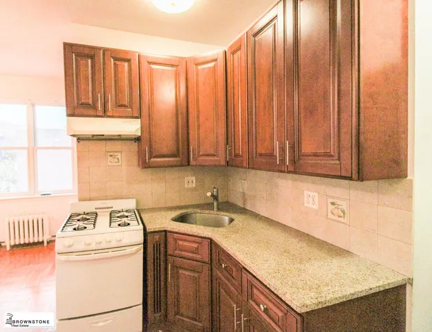 $2,750 | 44 West 9th Street, Unit 2F | Red Hook