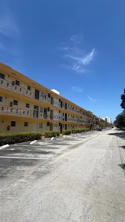 $1,700 | 2790 Northeast 201st Terrace, Unit H217, Aventura, FL 33180