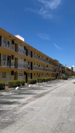 $1,700 | 2790 Northeast 201st Terrace, Unit H217, Aventura, FL 33180
