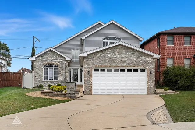 $499,900 | 9704 West Shore Drive, Oak Lawn, IL 60453